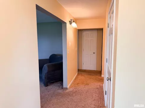 Entry Way - 726 County Road 1200 E Rd, Eureka, IL 61530 photo 1 of 4
