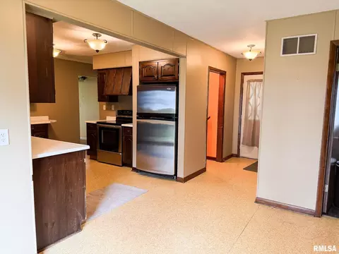 Entry Way - 726 County Road 1200 E Rd, Eureka, IL 61530 photo 4 of 4