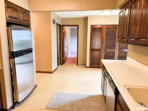 Entry Way - 726 County Road 1200 E Rd, Eureka, IL 61530 photo 3 of 4