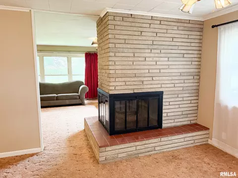 Living - 726 County Road 1200 E Rd, Eureka, IL 61530 photo 4 of 7