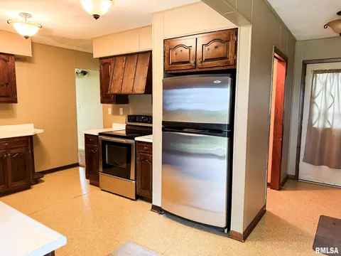 Kitchen - 726 County Road 1200 E Rd, Eureka, IL 61530 photo 2 of 7