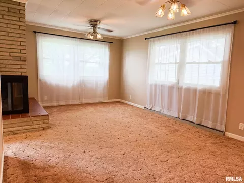 Living - 726 County Road 1200 E Rd, Eureka, IL 61530 photo 6 of 7