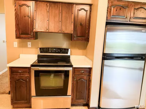Kitchen - 726 County Road 1200 E Rd, Eureka, IL 61530 photo 5 of 7