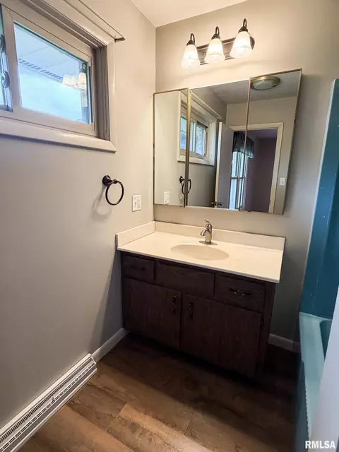 Bath - 726 County Road 1200 E Rd, Eureka, IL 61530 photo 6 of 7