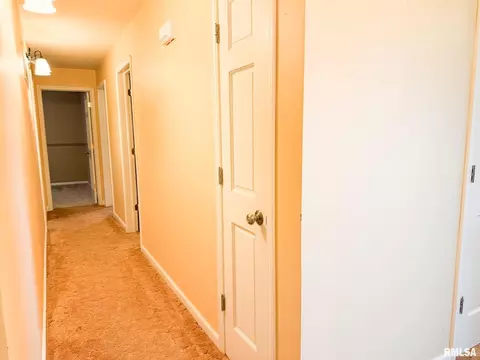 Entry Way - 726 County Road 1200 E Rd, Eureka, IL 61530 photo 2 of 4