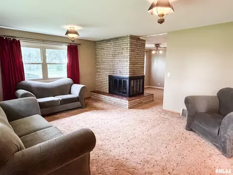 Living - 726 County Road 1200 E Rd, Eureka, IL 61530 photo 3 of 7