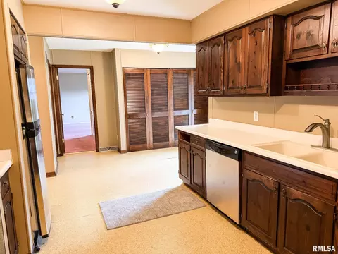 Kitchen - 726 County Road 1200 E Rd, Eureka, IL 61530 photo 6 of 7