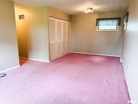 Bedroom - 726 County Road 1200 E Rd, Eureka, IL 61530 photo 11 of 11