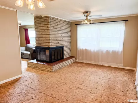 Living - 726 County Road 1200 E Rd, Eureka, IL 61530 photo 5 of 7