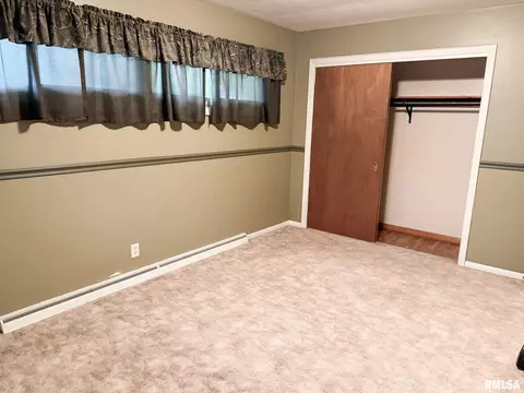 Bedroom - 726 County Road 1200 E Rd, Eureka, IL 61530 photo 5 of 11