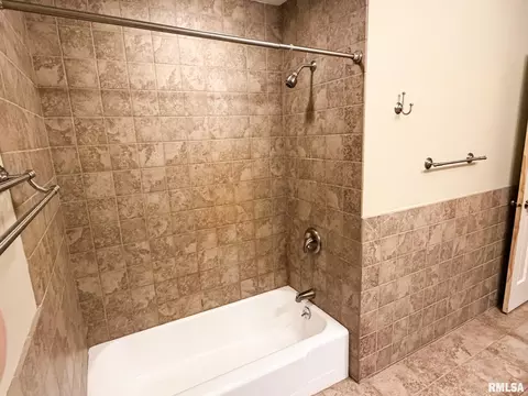 Bath - 726 County Road 1200 E Rd, Eureka, IL 61530 photo 2 of 7