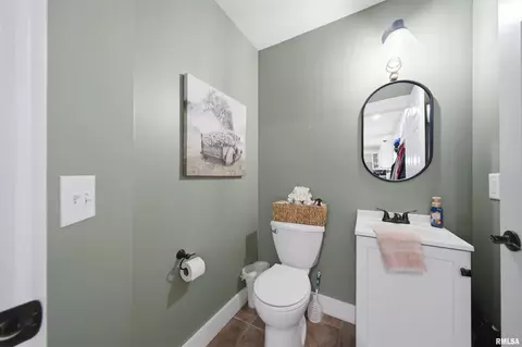 Bath - 6610 W Tuscarora Rd, Mapleton, IL 61547 photo 7 of 7