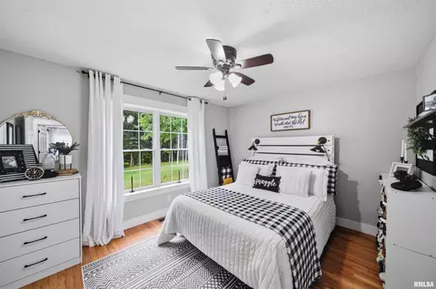 Bedroom - 6610 W Tuscarora Rd, Mapleton, IL 61547 photo 6 of 13
