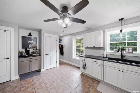 Entry Way - 6610 W Tuscarora Rd, Mapleton, IL 61547 photo 1 of 3