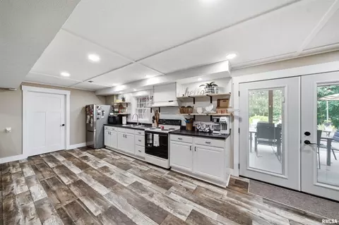 Kitchen - 6610 W Tuscarora Rd, Mapleton, IL 61547 photo 3 of 3