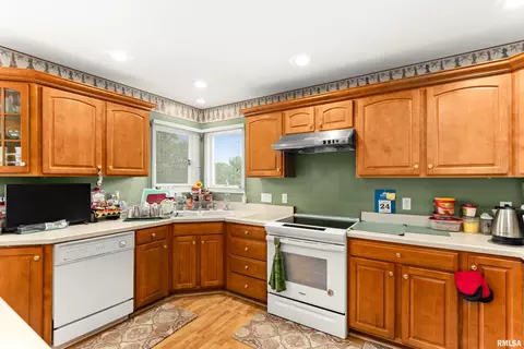 Kitchen - 1125 E Myrtle St, Canton, IL 61520 photo 1 of 4