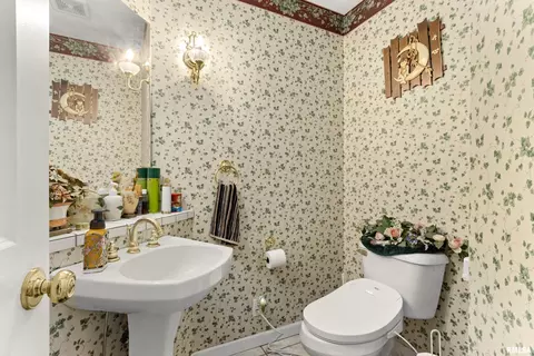 Bath - 1125 E Myrtle St, Canton, IL 61520 photo 2 of 4