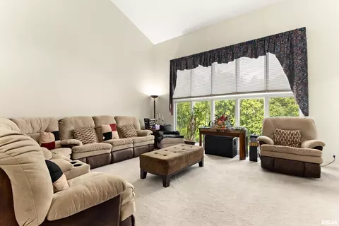 Living - 1125 E Myrtle St, Canton, IL 61520 photo 1 of 3