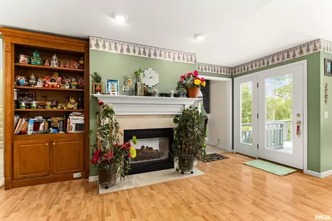 Entry Way - 1125 E Myrtle St, Canton, IL 61520 photo 2 of 2