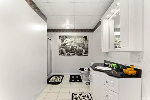 Bath - 1125 E Myrtle St, Canton, IL 61520 photo 4 of 4