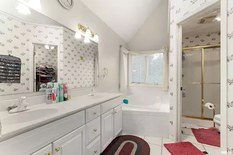 Bath - 1125 E Myrtle St, Canton, IL 61520 photo 1 of 4