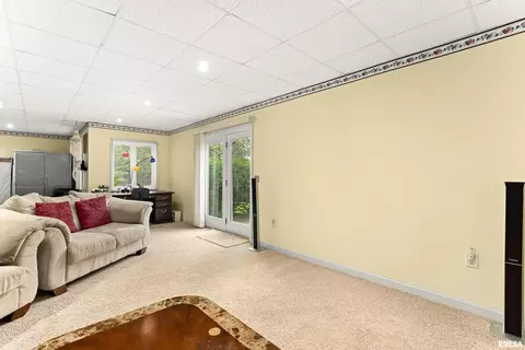 Living - 1125 E Myrtle St, Canton, IL 61520 photo 3 of 3