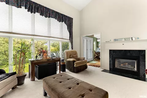 Living - 1125 E Myrtle St, Canton, IL 61520 photo 2 of 3