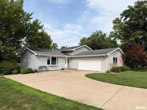 Exterior - 202 Elm Cir, Eureka, IL 61530 photo 3 of 11