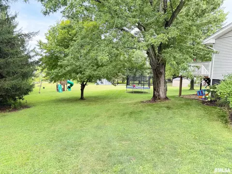 Exterior - 202 Elm Cir, Eureka, IL 61530 photo 5 of 11
