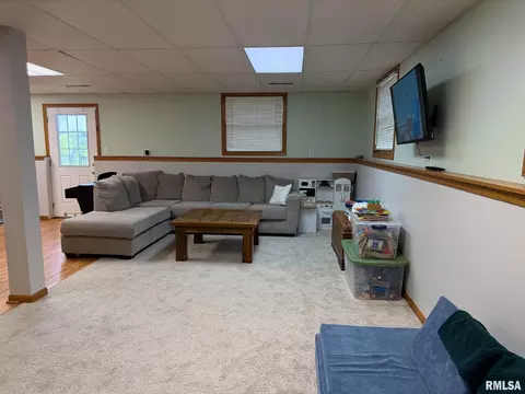 Living - 202 Elm Cir, Eureka, IL 61530 photo 5 of 5