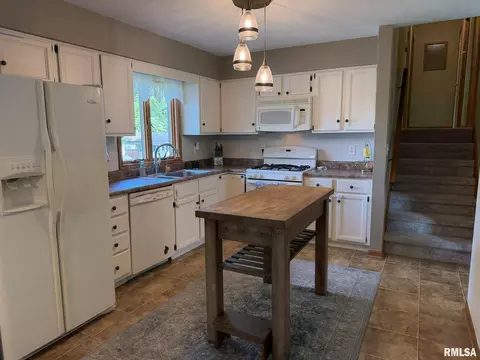 Kitchen - 202 Elm Cir, Eureka, IL 61530 photo 3 of 4