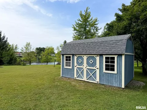 Exterior - 202 Elm Cir, Eureka, IL 61530 photo 9 of 11