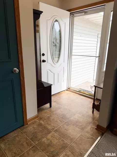 Entry Way - 202 Elm Cir, Eureka, IL 61530 photo 1 of 4