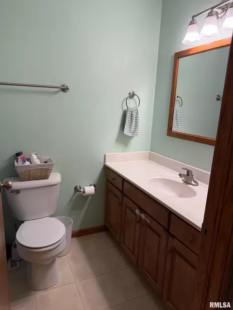 Bath - 202 Elm Cir, Eureka, IL 61530 photo 1 of 4