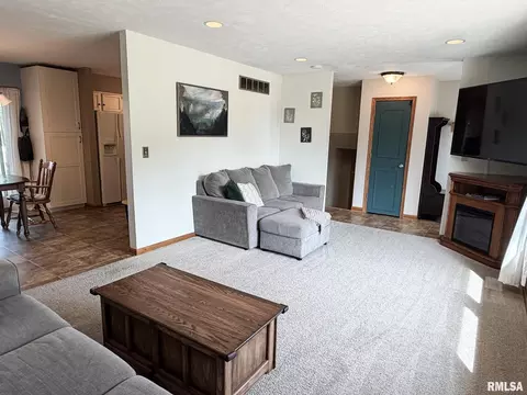 Other - 202 Elm Cir, Eureka, IL 61530 photo 4 of 12