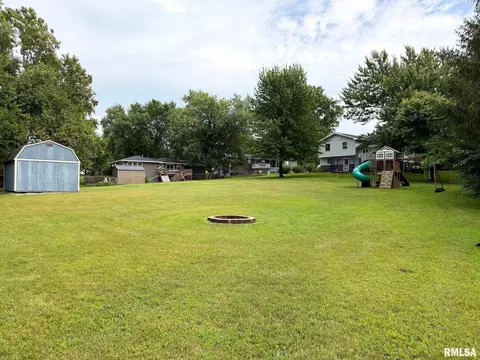 Exterior - 202 Elm Cir, Eureka, IL 61530 photo 8 of 11
