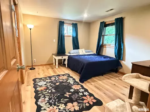 Bedroom - 202 Elm Cir, Eureka, IL 61530 photo 9 of 11