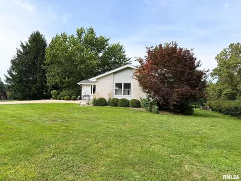 Exterior - 202 Elm Cir, Eureka, IL 61530 photo 4 of 11