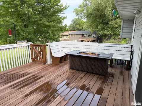 Exterior - 202 Elm Cir, Eureka, IL 61530 photo 10 of 11