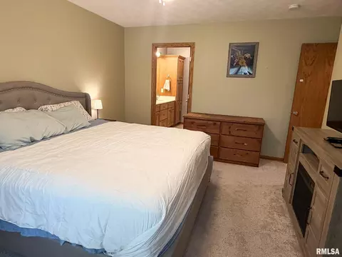 Bedroom - 202 Elm Cir, Eureka, IL 61530 photo 7 of 11