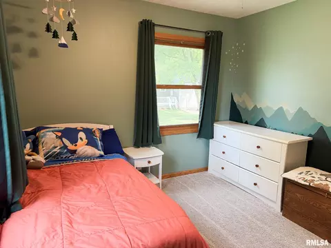 Bedroom - 202 Elm Cir, Eureka, IL 61530 photo 5 of 11