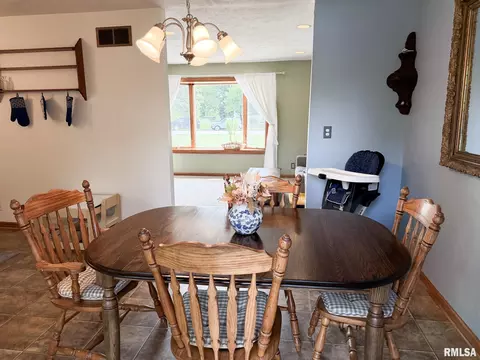Dining - 202 Elm Cir, Eureka, IL 61530 photo 3 of 3