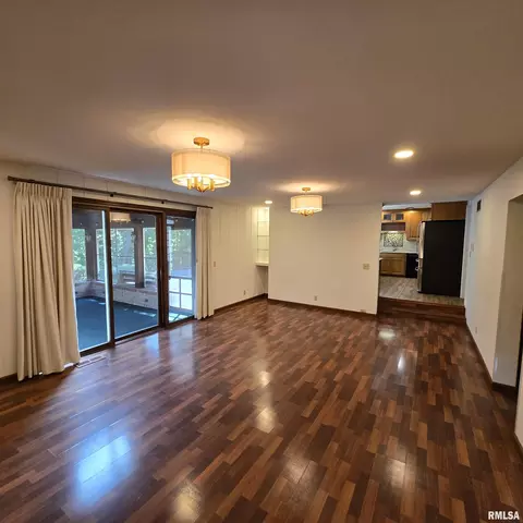 Living - 309 W Eagle Nest Rd, Dunlap, IL 61525 photo 4 of 6