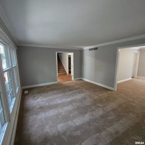 Living - 309 W Eagle Nest Rd, Dunlap, IL 61525 photo 3 of 6