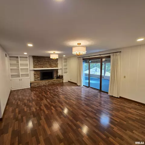 Living - 309 W Eagle Nest Rd, Dunlap, IL 61525 photo 5 of 6