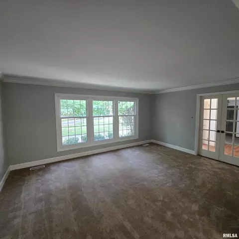 Living - 309 W Eagle Nest Rd, Dunlap, IL 61525 photo 2 of 6