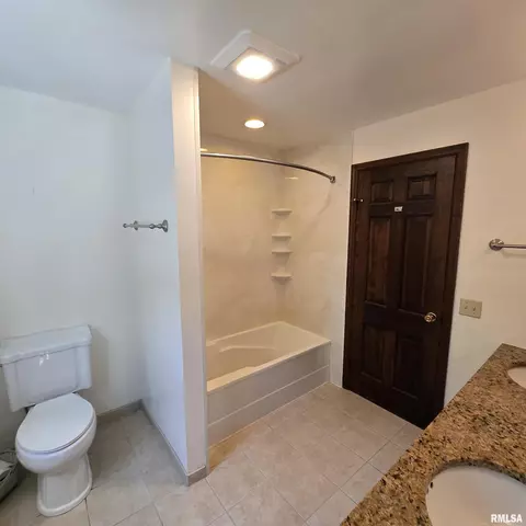 Bath - 309 W Eagle Nest Rd, Dunlap, IL 61525 photo 5 of 5