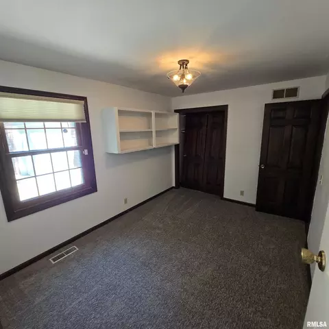 Bedroom - 309 W Eagle Nest Rd, Dunlap, IL 61525 photo 9 of 10