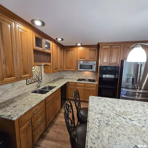 Kitchen - 309 W Eagle Nest Rd, Dunlap, IL 61525 photo 2 of 6