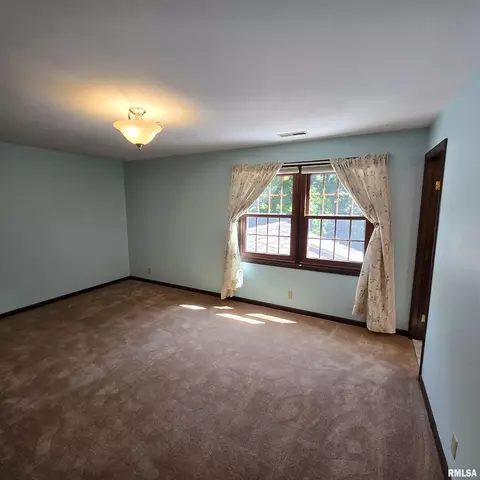 Bedroom - 309 W Eagle Nest Rd, Dunlap, IL 61525 photo 4 of 10